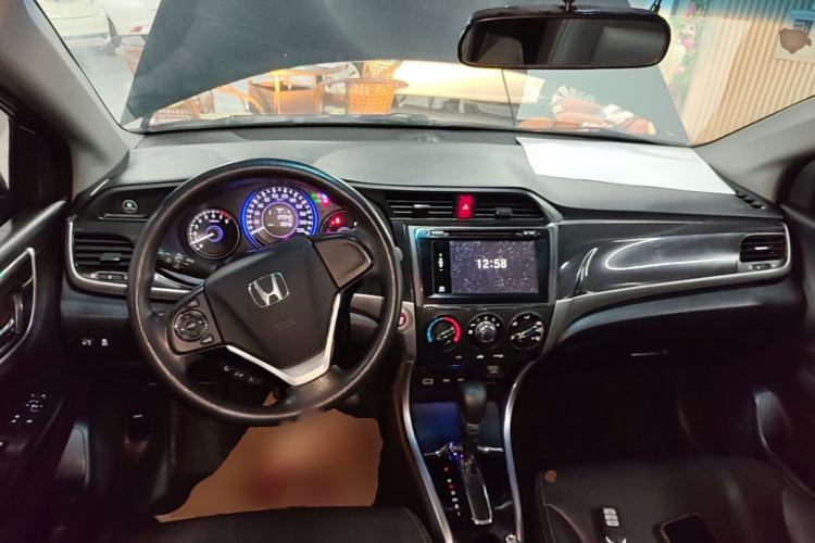 Used Honda Crider 2015 1.8L automatic luxury edition Center Console