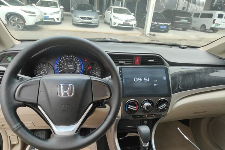 Used Honda Crider 2015 1.8L automatic comfort version Center Console