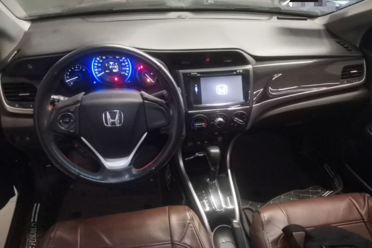 Used Honda Crider 2015 1.8L automatic luxury edition Center Console