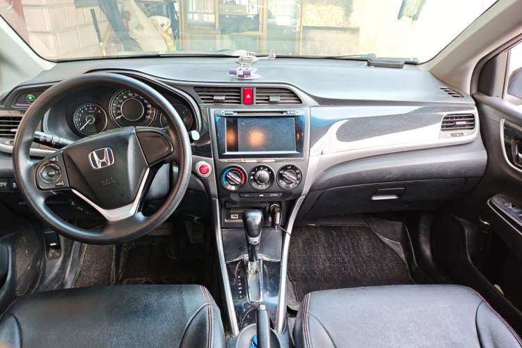 Used Honda Crider 2015 1.8L automatic luxury edition Center Console