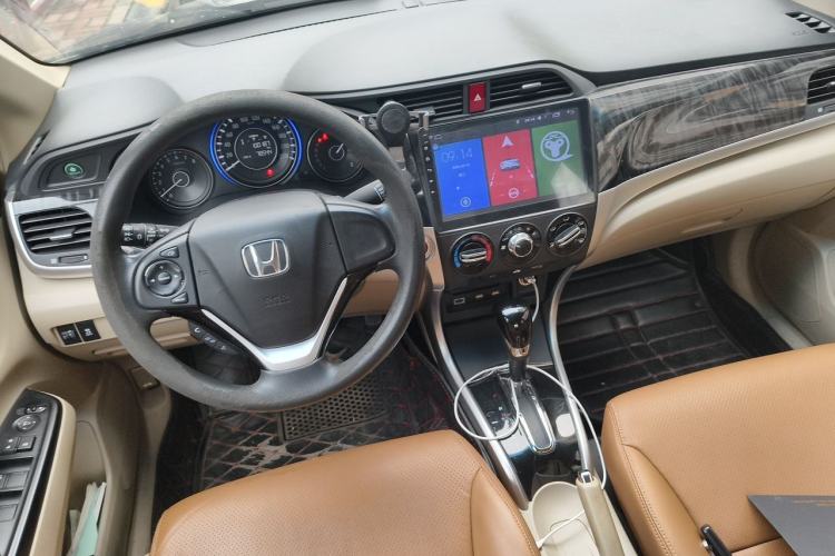 Used Honda Crider 2015 1.8L automatic luxury edition Center Console
