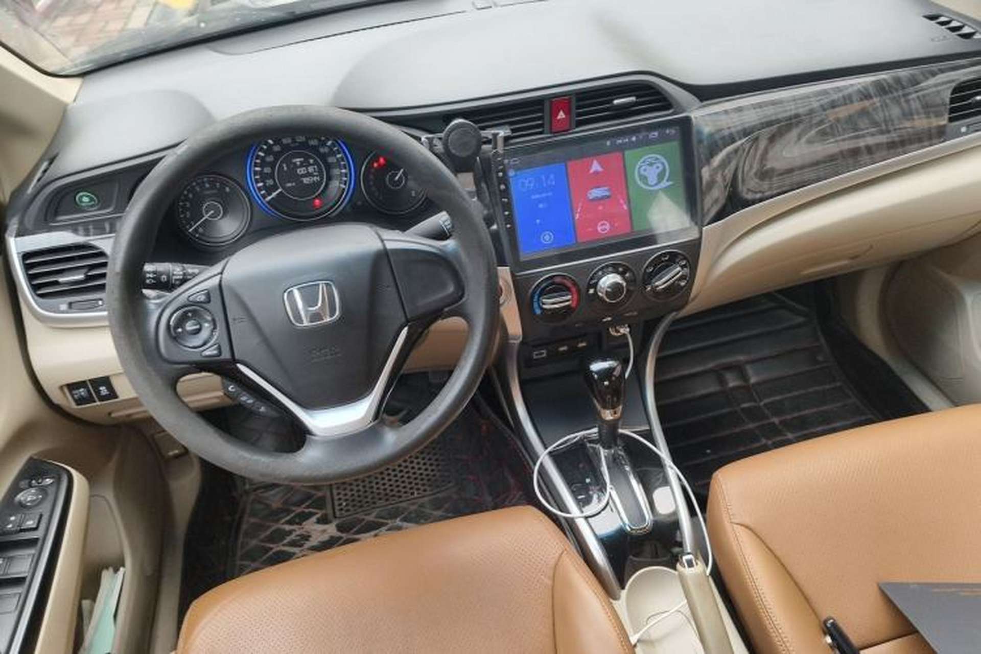 Used Honda Crider 2015 1.8L automatic luxury edition Center Console