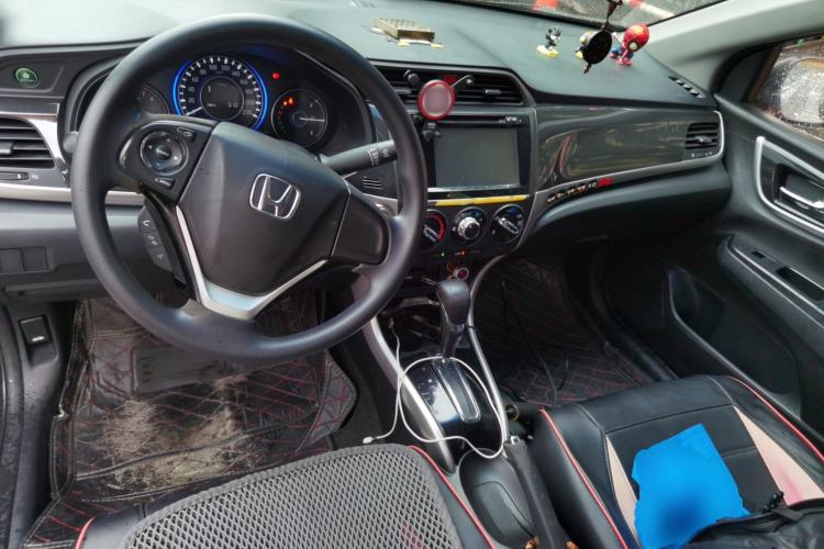 Used Honda Crider 2015 1.8L automatic luxury edition Center Console