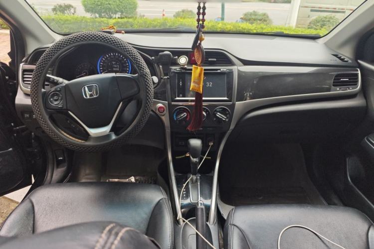 Used Honda Crider 2015 1.8L automatic luxury edition Center Console