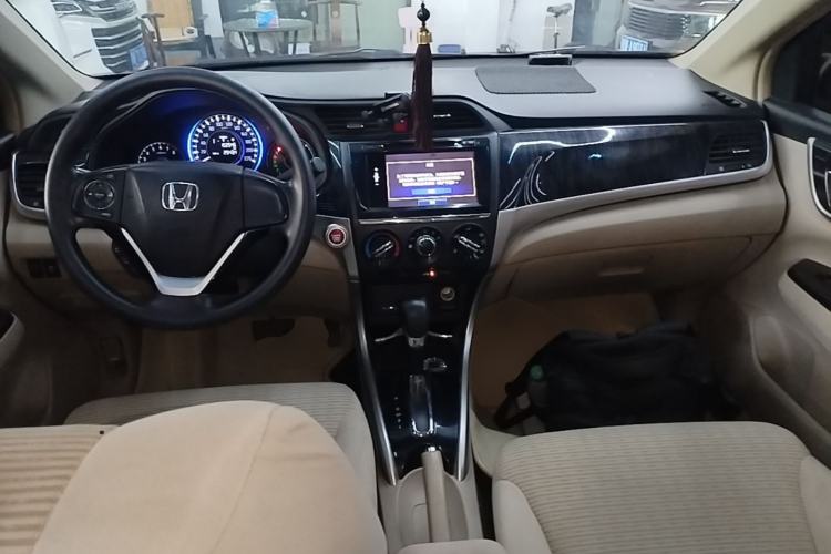 Used Honda Crider 2015 1.8L automatic luxury edition Center Console