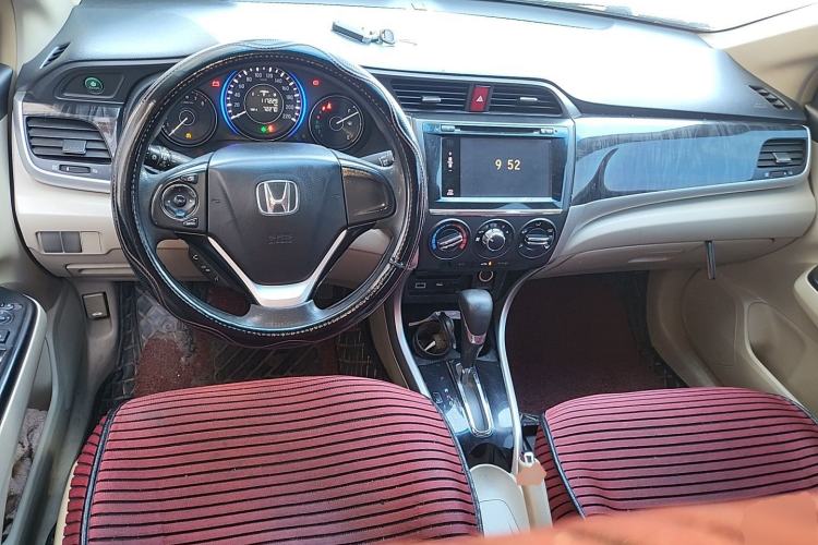 Used Honda Crider 2015 1.8L automatic luxury edition Center Console