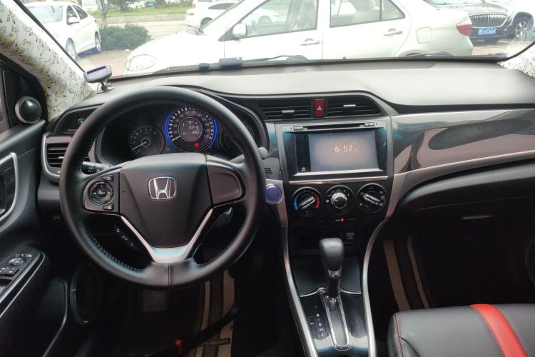 Used Honda Crider 2015 1.8L automatic comfort version Center Console