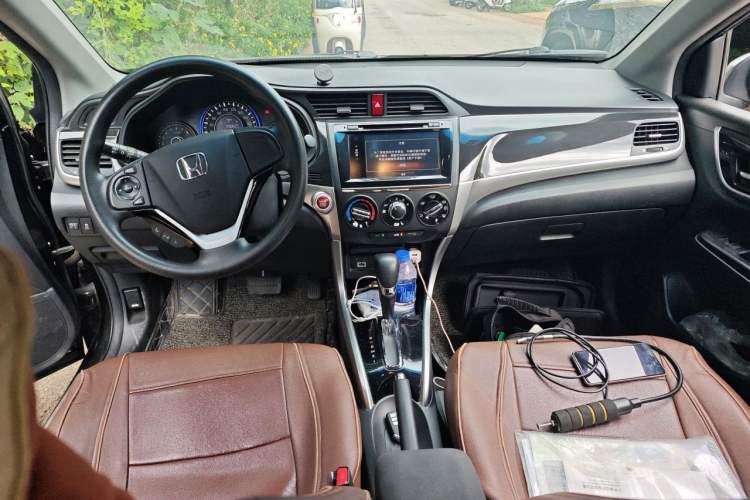 Used Honda Crider 2015 1.8L automatic luxury edition Center Console