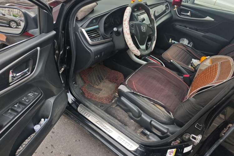 Used Honda Crider 2015 1.8L automatic luxury edition Driver Seat