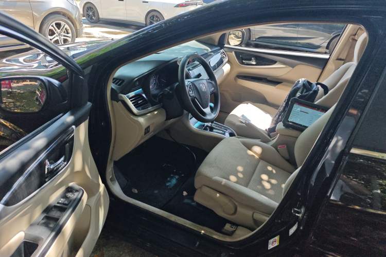 Used Honda Crider 2015 1.8L automatic luxury edition Driver Seat