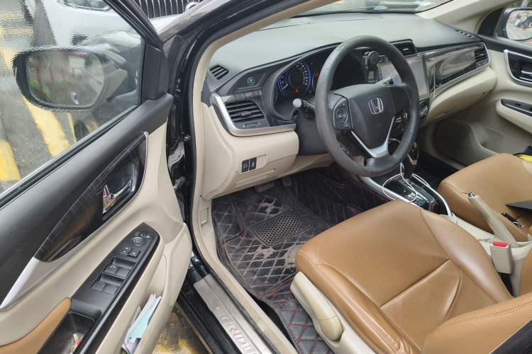 Used Honda Crider 2015 1.8L automatic luxury edition Driver Seat