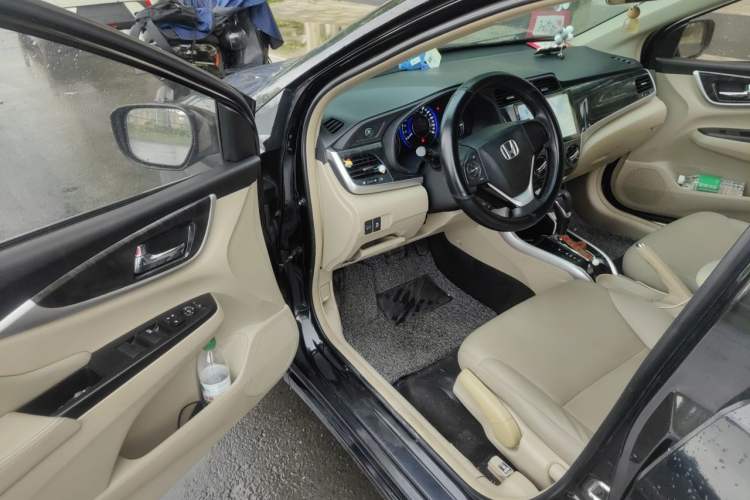 Used Honda Crider 2015 1.8L Automatic Ultra-Configured Limited Edition Driver Seat