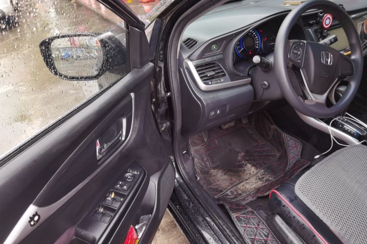 Used Honda Crider 2015 1.8L automatic luxury edition Driver Seat