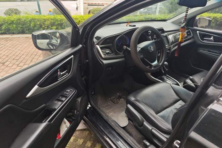 Used Honda Crider 2015 1.8L automatic luxury edition Driver Seat
