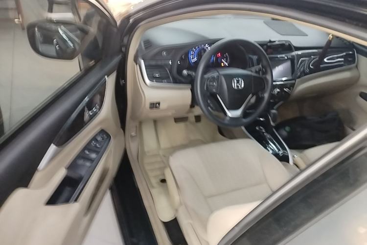 Used Honda Crider 2015 1.8L automatic luxury edition Driver Seat