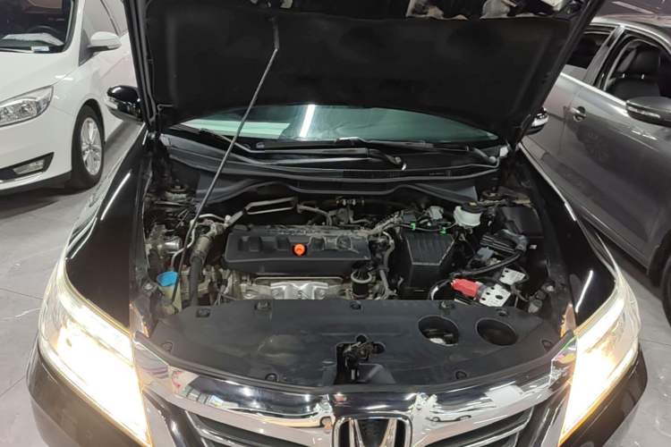 Used Honda Crider 2015 1.8L automatic luxury edition Engine Bay