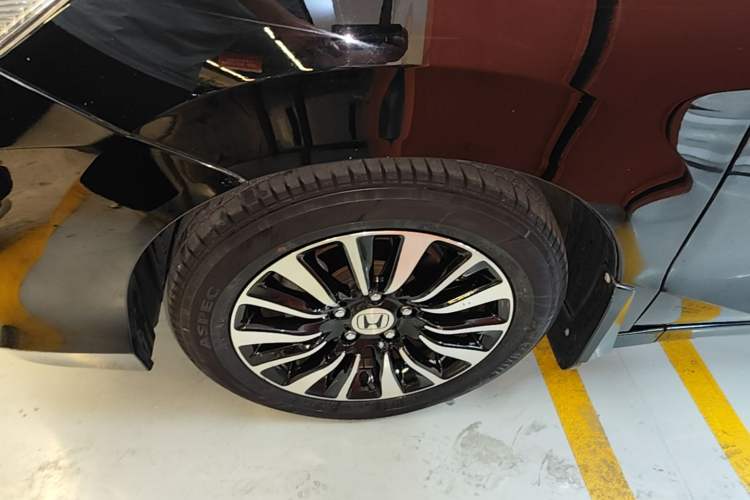 Used Honda Crider 2015 1.8L automatic luxury edition Exterior 4