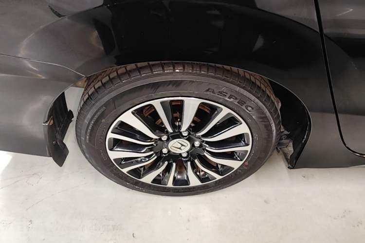 Used Honda Crider 2015 1.8L automatic luxury edition Exterior 5