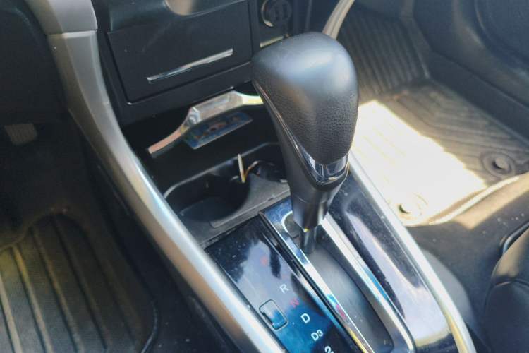 Used Honda Crider 2015 1.8L automatic luxury edition Gear Lever
