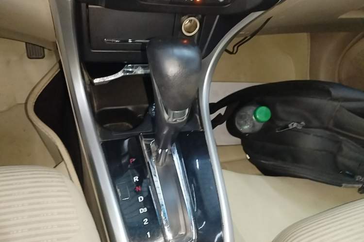 Used Honda Crider 2015 1.8L automatic luxury edition Gear Lever