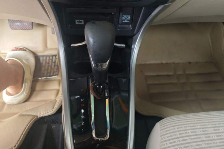Used Honda Crider 2015 1.8L Automatic Ultra-Configured Limited Edition Gear Lever