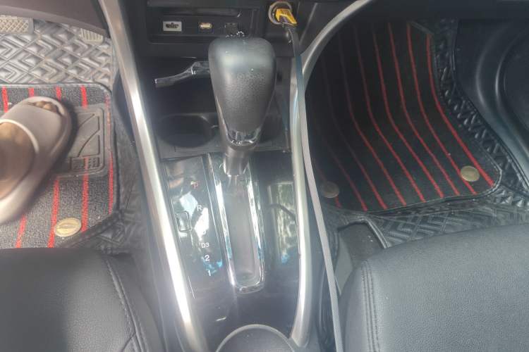 Used Honda Crider 2015 1.8L Automatic Ultra-Configured Limited Edition Gear Lever