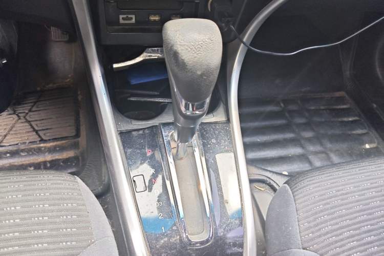 Used Honda Crider 2015 1.8L automatic luxury edition Gear Lever
