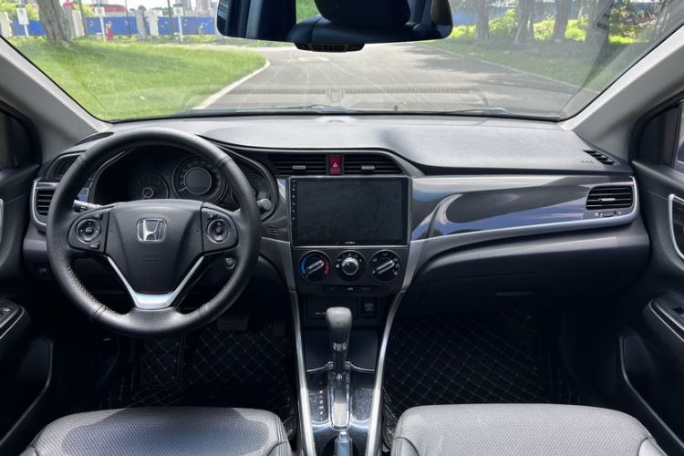 Used Honda Crider 2015 1.8L automatic comfort version Interior 3