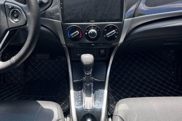 Used Honda Crider 2015 1.8L automatic comfort version Interior 4