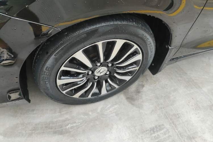 Used Honda Crider 2015 1.8L automatic comfort version Left Front Wheel Hub
