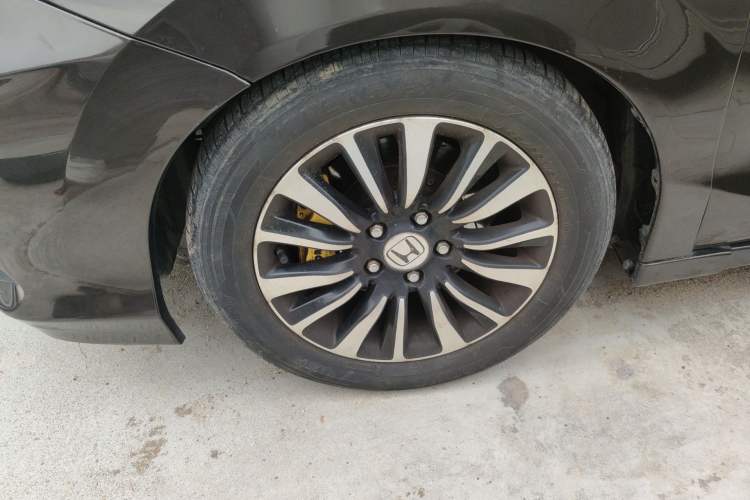 Used Honda Crider 2015 1.8L automatic comfort version Left Front Wheel Hub