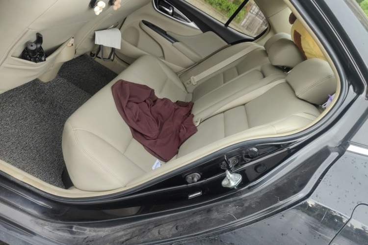 Used Honda Crider 2015 1.8L Automatic Ultra-Configured Limited Edition Left Rear Seat
