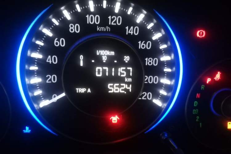 Used Honda Crider 2015 1.8L automatic luxury edition Odometer Close Up