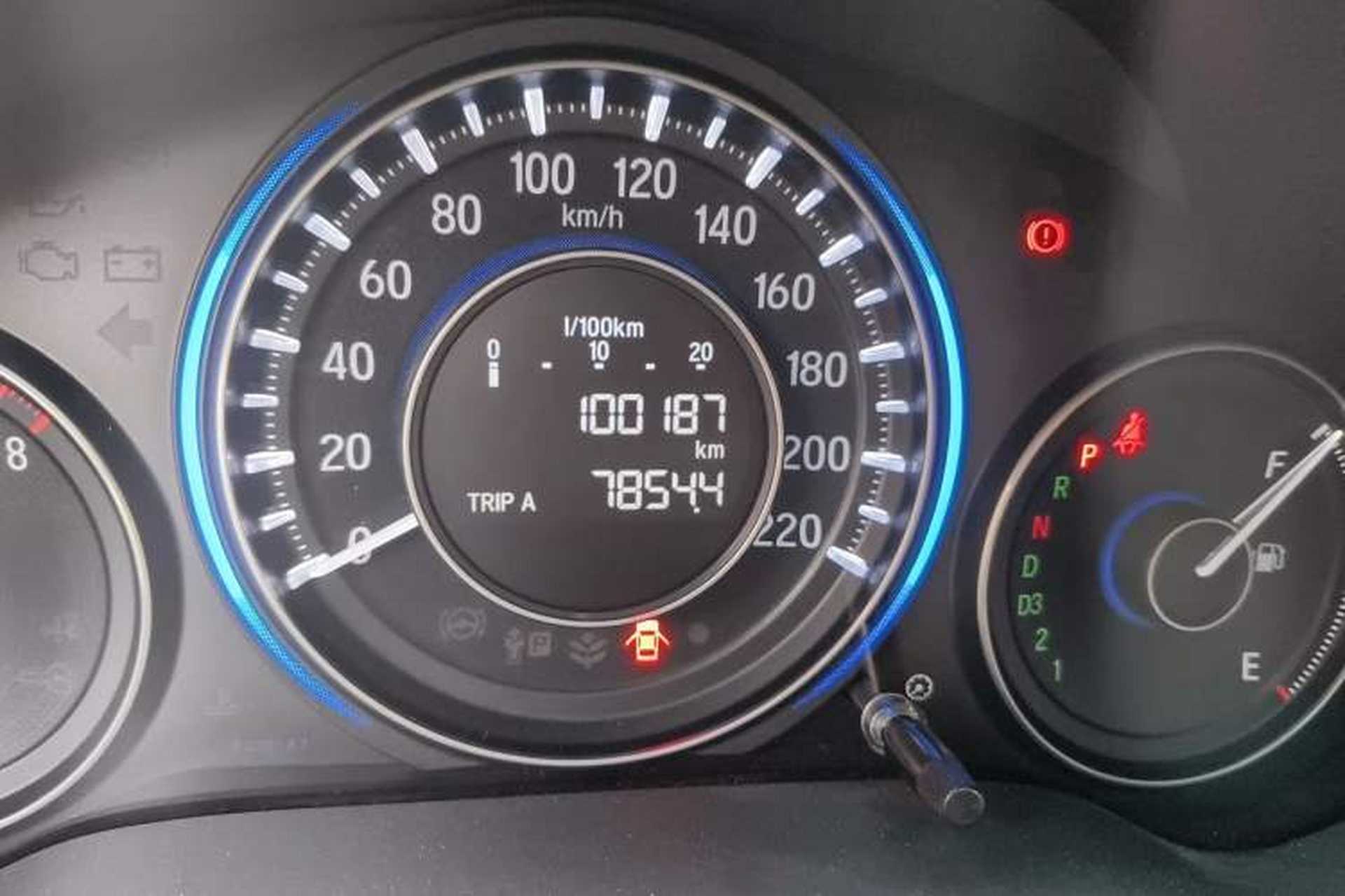 Used Honda Crider 2015 1.8L automatic luxury edition Odometer Close Up