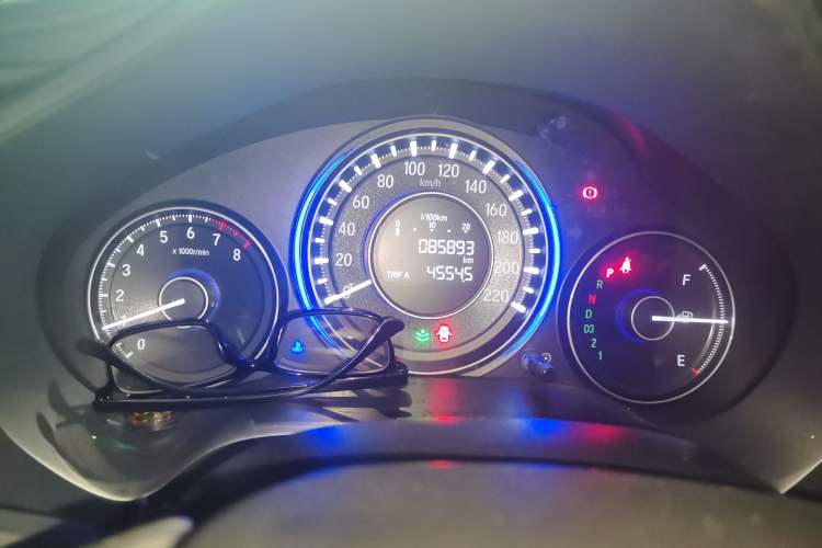 Used Honda Crider 2015 1.8L automatic luxury edition Odometer Close Up
