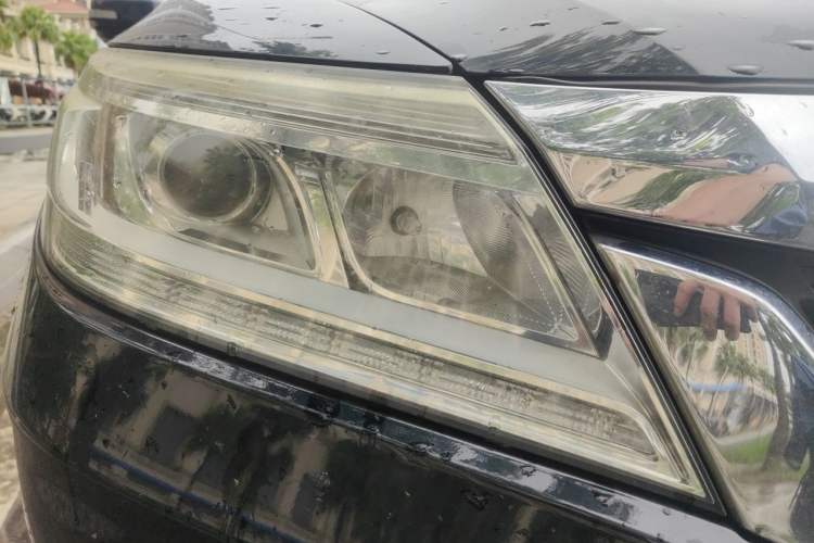 Used Honda Crider 2015 1.8L Automatic Ultra-Configured Limited Edition Right Front Headlight