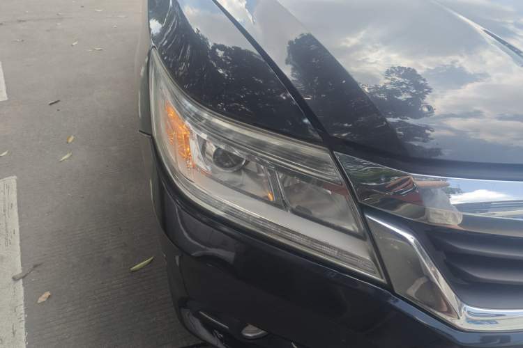 Used Honda Crider 2015 1.8L Automatic Ultra-Configured Limited Edition Right Front Headlight