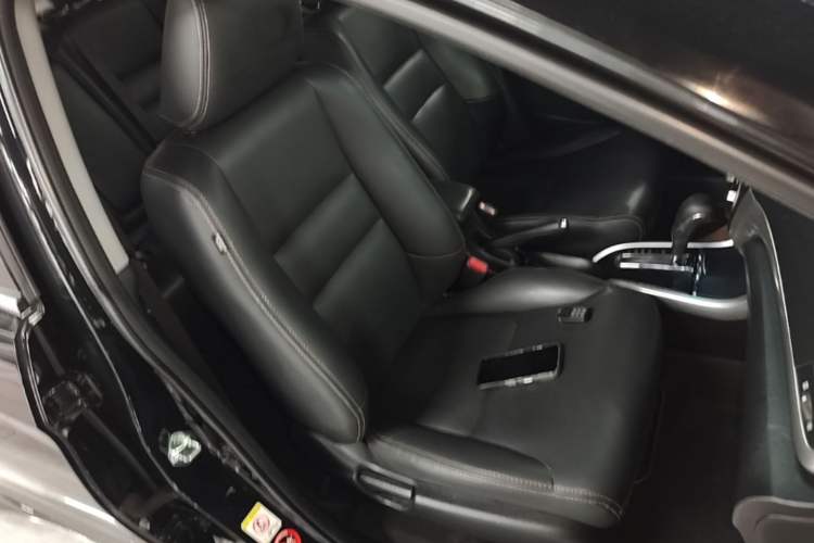 Used Honda Crider 2015 1.8L automatic luxury edition Right Front Seat