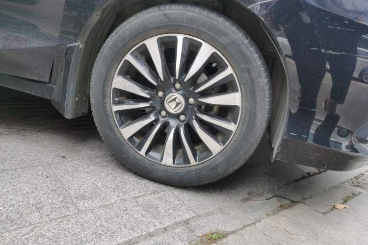 Used Honda Crider 2015 1.8L Automatic Ultra-Configured Limited Edition Right Front Wheel Hub