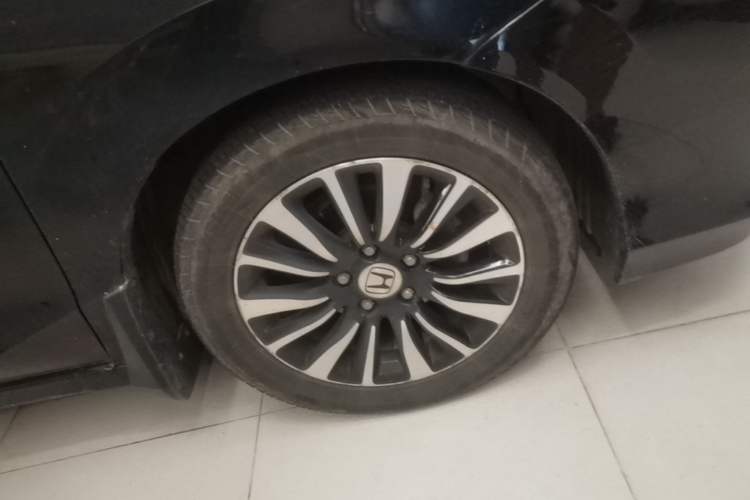 Used Honda Crider 2015 1.8L automatic luxury edition Right Front Wheel Hub