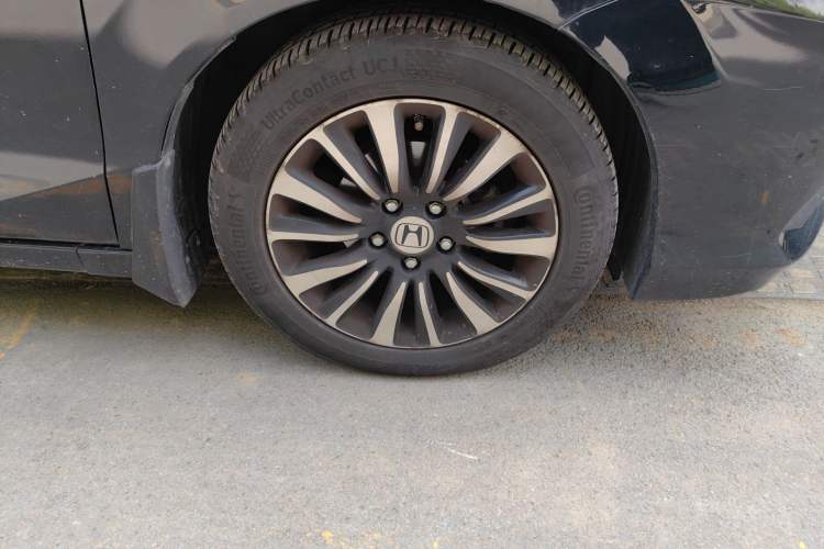 Used Honda Crider 2015 1.8L automatic luxury edition Right Front Wheel Hub