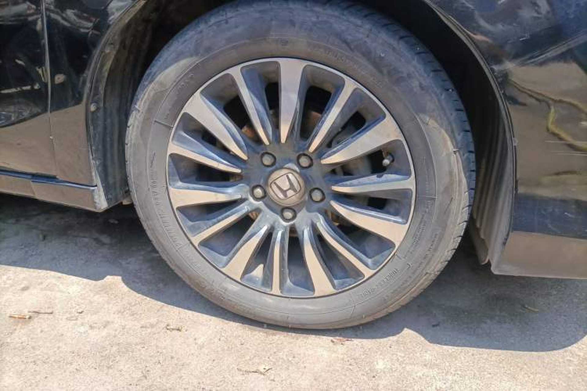 Used Honda Crider 2015 1.8L automatic comfort version Right Front Wheel Hub