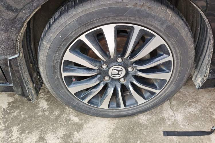 Used Honda Crider 2015 1.8L automatic luxury edition Right Front Wheel Hub