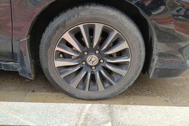 Used Honda Crider 2015 1.8L automatic comfort version Right Front Wheel Hub