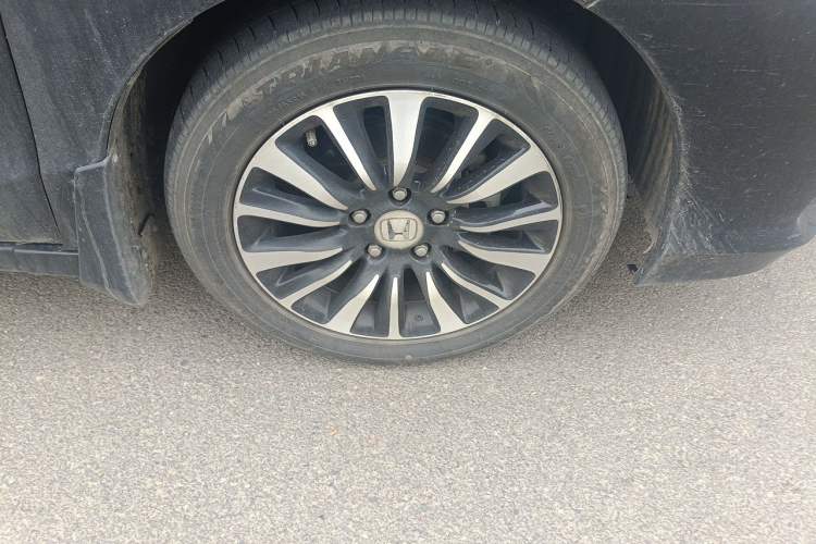 Used Honda Crider 2015 1.8L automatic comfort version Right Front Wheel Hub