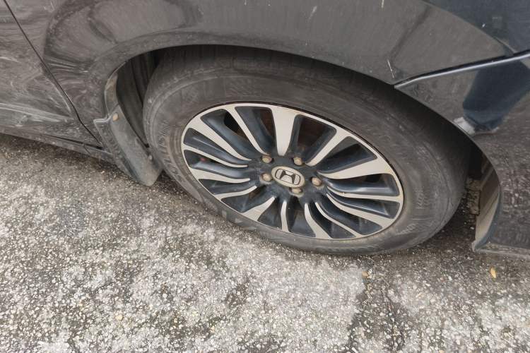 Used Honda Crider 2015 1.8L automatic luxury edition Right Front Wheel Hub