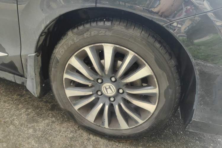 Used Honda Crider 2015 1.8L Automatic Ultra-Configured Limited Edition Right Front Wheel Hub