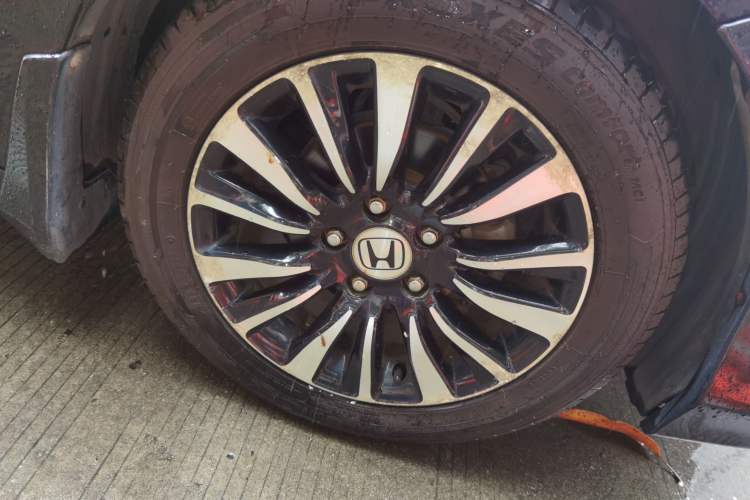 Used Honda Crider 2015 1.8L automatic luxury edition Right Front Wheel Hub