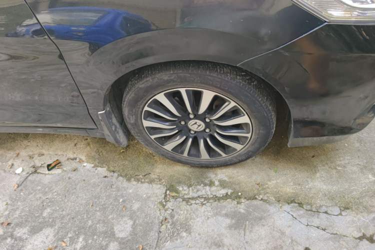 Used Honda Crider 2015 1.8L automatic comfort version Right Front Wheel Hub