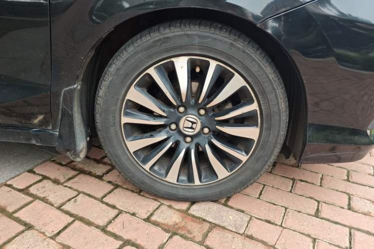 Used Honda Crider 2015 1.8L automatic luxury edition Right Front Wheel Hub